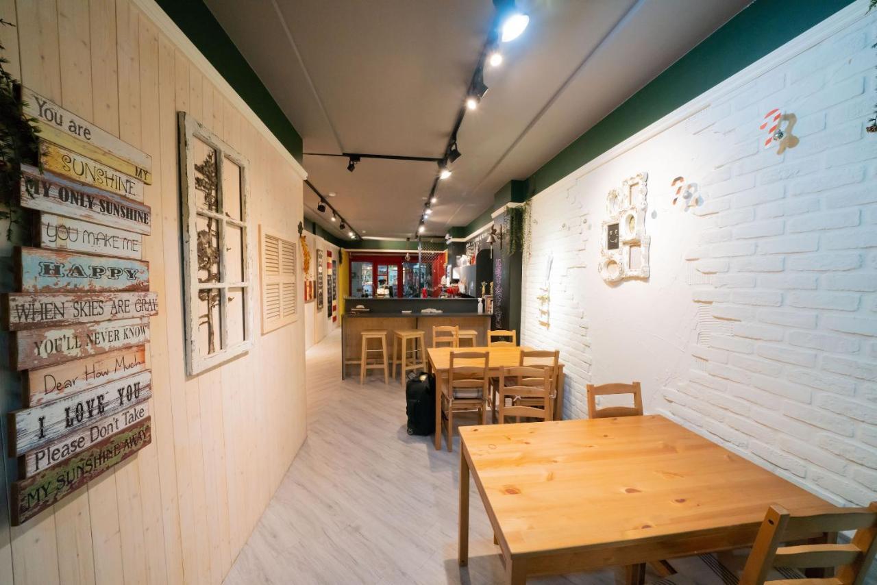 Fairytale House Bed & Breakfast Tainan Luaran gambar
